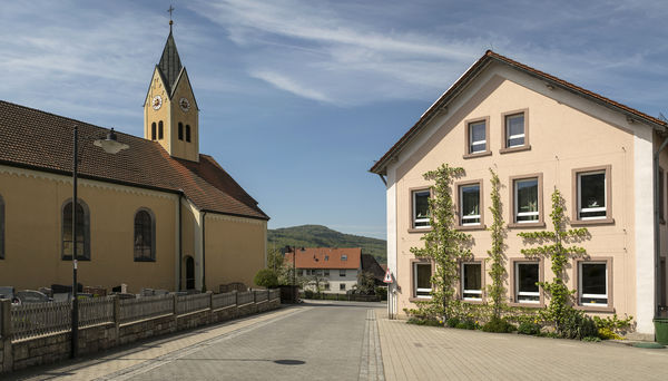 BRA-Riedenberg-1 Kirche & Schule